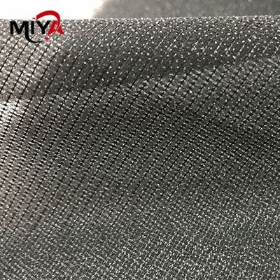 Weißes/schwarzes schmelzbares zwischenzeilig schreibendes Polyester 30gsm für Kleidung und Kleider