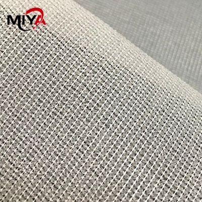 Weißes/schwarzes schmelzbares zwischenzeilig schreibendes Polyester 30gsm für Kleidung und Kleider